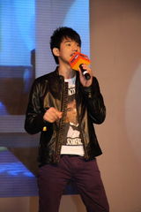 幻灯：吴建飞携三“天使”亮相 谈新片《澳门往事》