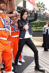 幻灯图：萧敬腾写真书签售 要考虑“露点”演出