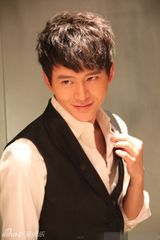 组图：黄明写真帅气硬朗 欲挑战黄晓明望毁容出演