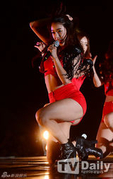 组图：EXO与SHINee等助阵江南Festival秀劲舞