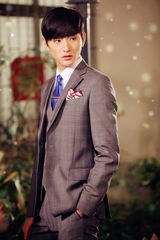 组图：《亿万继承人》曝剧照 崔始源于小彤对决