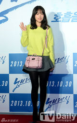 组图：金宇彬捧场李钟硕新片 少时等站台