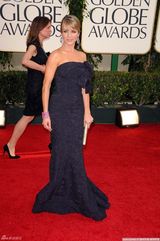 高清图：杰斯-琳吉斯硕大彩色钻石耳环引人注目