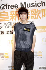 幻灯图：英皇新秀歌唱大赛 容祖儿古巨基出席