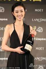 组图：金马奖闭幕庆功酒会获奖者开心亮相