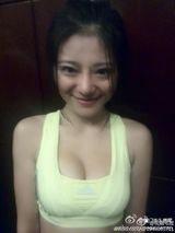 组图：最美马拉松女孩走红 私照曝光豪露半球