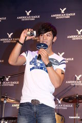 组图：汪东城不介意传绯闻 为母亲买房尽孝心