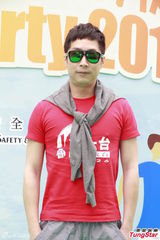 组图：马浚伟滕丽名出席慈善活动学做健身操