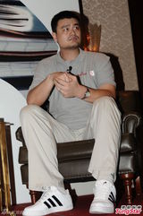 组图：姚明秀球技引关注 姚基金获赠500万捐助