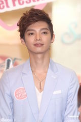 组图：辰亦儒当店长人气爆棚 好口才炒热现场气氛