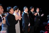 组图：海外观众起立鼓掌 冯小刚徐帆夫妇感动落泪