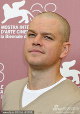 组图：格温妮丝·帕特洛亮相《传染病》记者会 