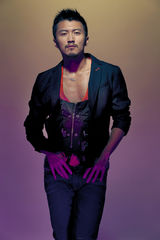 幻灯图集：《全城热恋》热映 夏永康为三主演拍写真