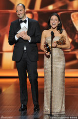 组图：朱莉-路易斯获艾美喜剧类最佳女主角