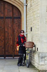 组图：启星伦敦街拍变身爱丽丝 街头感受伦敦文化