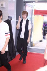 组图：柯震东萧亚轩同场不同台 蔡依林恐吓媒体