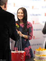 组图：章子怡柏林庆生