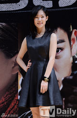 组图：TOP宣传《同窗生》 与金有贞亲密互动