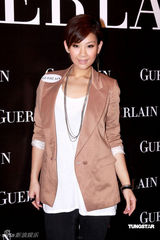 组图：郑欣宜瘦身成功后亮相 庆幸胸围并未缩水