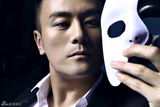 组图：李解最新写真玩假面 展现熟男沉郁魅力