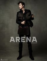 高清图：李东旭帅气登时尚杂志 眼神冷峻型男魅力