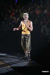 组图：郭富城小巨蛋开唱展过人舞技HIGH翻全场