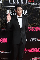 组图：金泰熙赴沪站台似公主 金秀贤正装笔挺