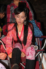 组图：探班吴奇隆马苏山洞拍激情戏