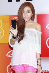 组图：伍咏薇力撑杨怡为人 何超盈否认新恋情