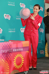 组图：辣妈林嘉欣强调已封肚 欲带女儿慈善探访