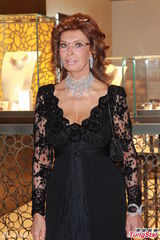 组图：索菲亚罗兰蕾丝黑裙秀丰乳 展巨星风采