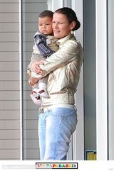 组图：C罗私生子曝光圆脸嘟嘟 打扮入时作潮童