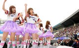 组图：洪秀雅为韩棒球赛助威 扮啦啦队性感热舞