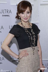 组图：容祖儿周汶琦白衣斗艳 辣妈徐淑敏爆乳抢镜