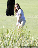 组图：斯图尔特大晒高尔夫球技 挥杆动作英气逼人