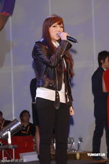 高清图：张智霖等齐聚音乐汇展颁奖 容祖儿夺九奖