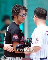 组图：韩星安在旭洪秀雅等参加明星棒球大赛