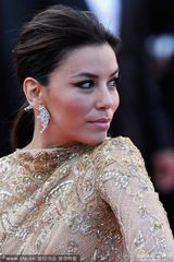 组图：《绝望主妇》伊娃鱼尾裙现身华贵性感