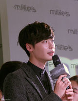 独家：韩星李钟硕北京呆萌看秀展小王子气质