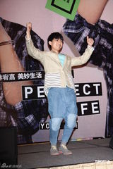 组图：林宥嘉时隔一年半发新碟 称邓紫棋是好友