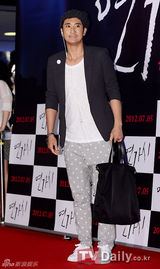 组图：神话少时等助阵韩片《铁线虫》VIP试映