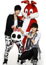 组图：黄伟菁携群星贺新春 许巍周笔畅提前拜年