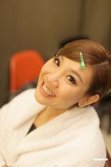 组图：郑欣宜代言护肤品大秀可爱造型