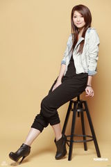 组图：连诗雅大秀玉背长腿 入围新人奖感兴奋