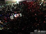 组图：刘德华连江拍戏 粉丝为追星挤爆整条街