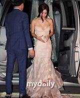 组图：李贤宇金素妍等星亮相釜山电影节开幕式