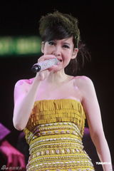 组图：周慧敏红馆个唱落幕 嘉宾阵容强大 