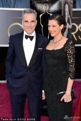 组图：《林肯》丹尼尔-戴-路易斯携妻亮相红毯