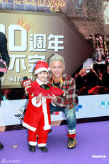 组图：郭富城平安夜街头跳舞 明年开唱不惧三天王