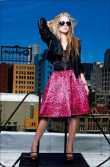 幻灯图：朋克精灵艾薇儿全新写真 叛逆甜美两相宜